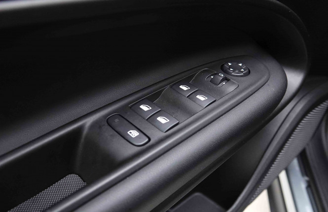 JEEP_JEEP_AVENGER_2654712_20.jpg JEEP_JEEP_AVENGER_2654712_20.jpg