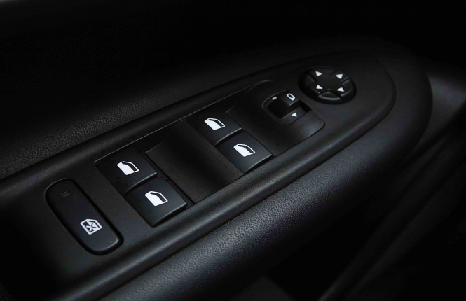 JEEP_JEEP_AVENGER_2654713_23.jpg JEEP_JEEP_AVENGER_2654713_23.jpg