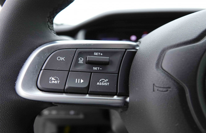 JEEP_JEEP_AVENGER_2654714_15.jpg JEEP_JEEP_AVENGER_2654714_15.jpg