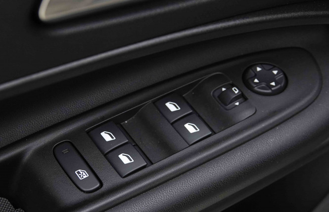 JEEP_JEEP_AVENGER_2654715_21.jpg JEEP_JEEP_AVENGER_2654715_21.jpg