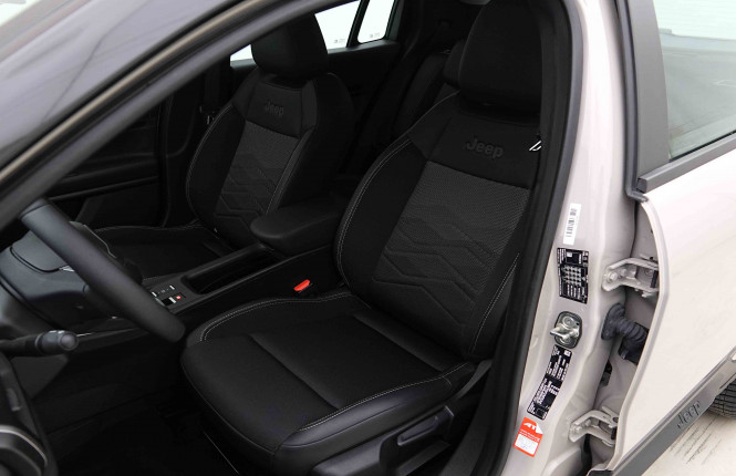 JEEP_JEEP_AVENGER_2654715_7.jpg JEEP_JEEP_AVENGER_2654715_7.jpg