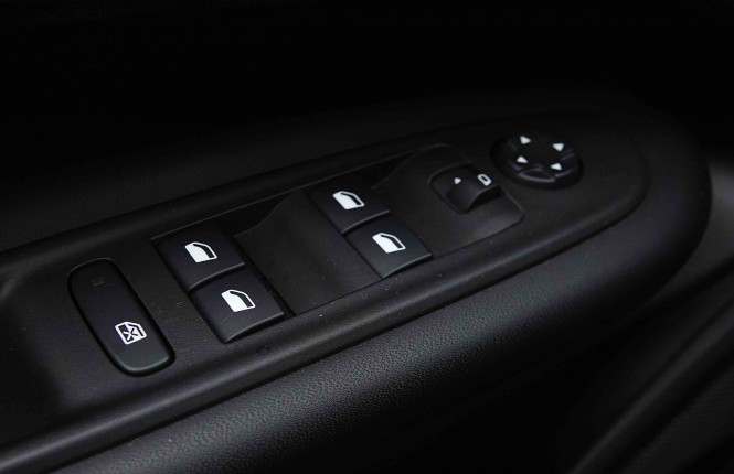 JEEP_JEEP_AVENGER_2654717_22.jpg JEEP_JEEP_AVENGER_2654717_22.jpg