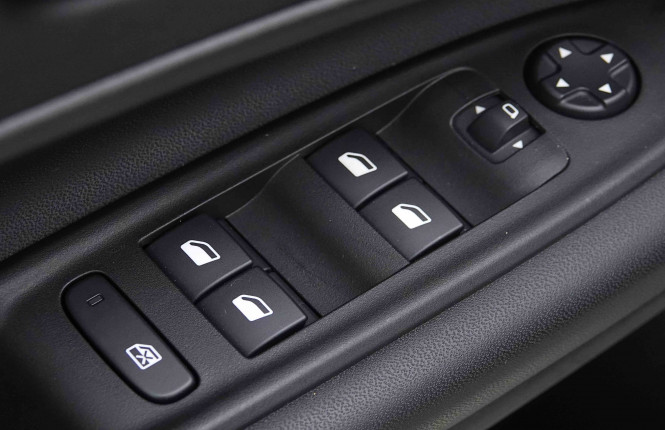 JEEP_JEEP_AVENGER_2654718_21.jpg JEEP_JEEP_AVENGER_2654718_21.jpg