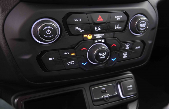 JEEP_JEEP_RENEGADE_2548920_15.jpg