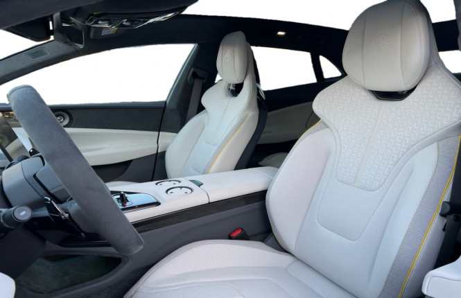 LOTUS_LOTUS_EMEYA_2547206_6.jpg