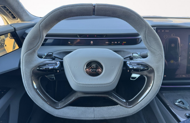 LOTUS_LOTUS_EMEYA_2547237_9.jpg