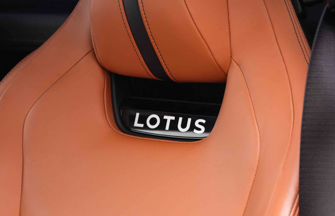 LOTUS_LOTUS_EMIRA_2547217_11.jpg