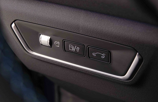 LYNKCO_LYNKCO_01_2548557_9.jpg LYNKCO_LYNKCO_01_2548557_9.jpg