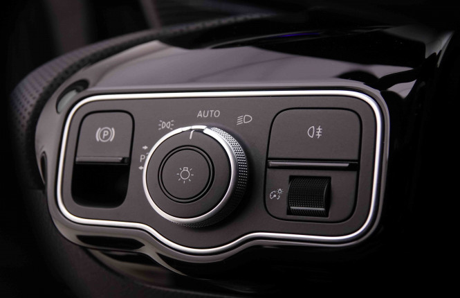 MERCEDES_MERCEDES_AKLASSE_2548340_11.jpg