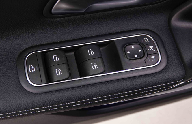 MERCEDES_MERCEDES_AKLASSE_2548340_22.jpg