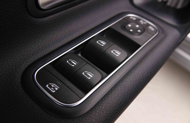 MERCEDES_MERCEDES_AKLASSE_2550101_25.jpg