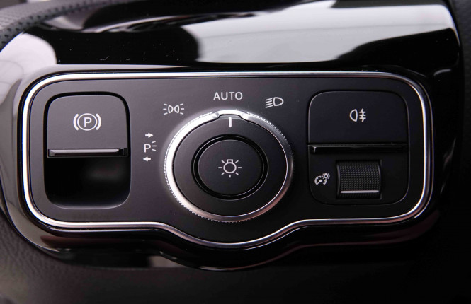 MERCEDES_MERCEDES_CLA_2548866_9.jpg