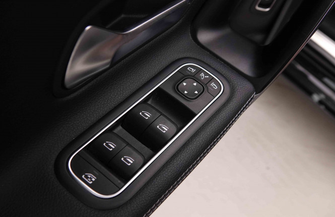 MERCEDES_MERCEDES_CLA_2549500_22.jpg