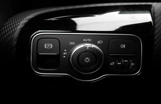 MERCEDES_MERCEDES_CLA_2653283_19.jpg