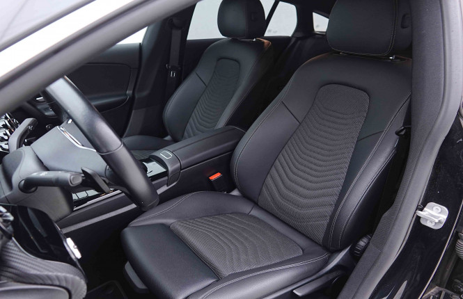 MERCEDES_MERCEDES_CLA_2655342_7.jpg