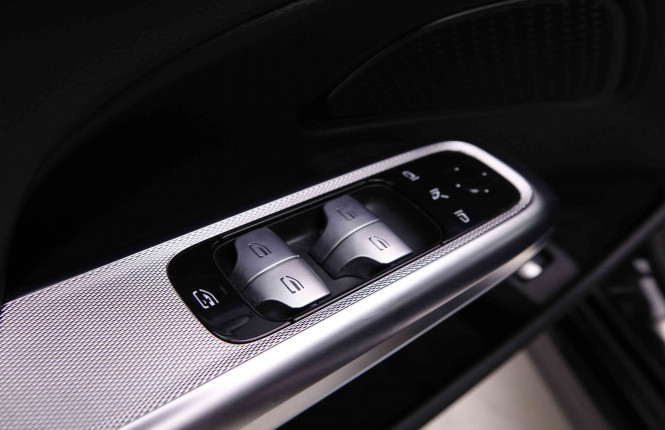 MERCEDES_MERCEDES_EKLASSE_2548748_22.jpg
