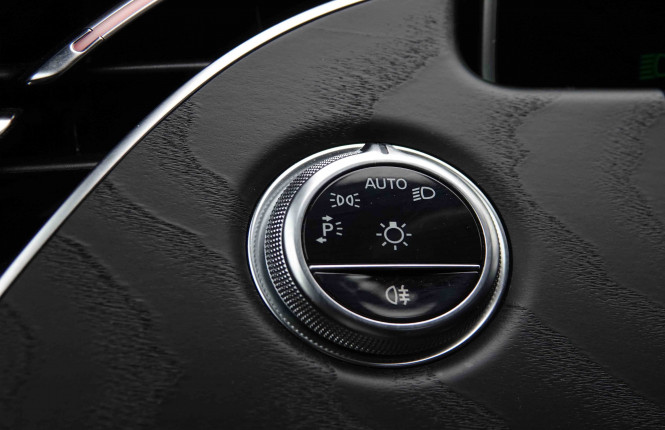MERCEDES_MERCEDES_EKLASSE_2548880_11.jpg