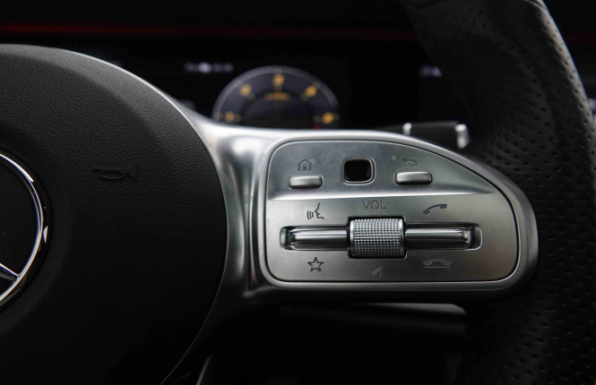 MERCEDES_MERCEDES_EKLASSE_2549663_24.jpg