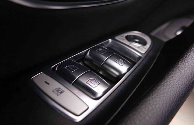 MERCEDES_MERCEDES_EKLASSE_2549663_25.jpg