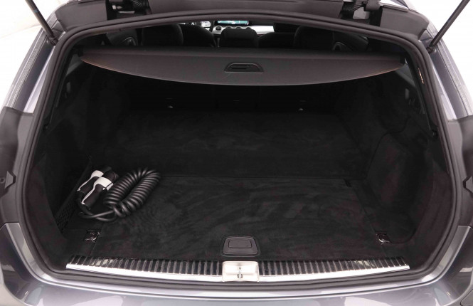 MERCEDES_MERCEDES_EKLASSE_2549663_5.jpg