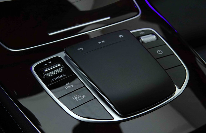 MERCEDES_MERCEDES_EKLASSE_2654598_17.jpg