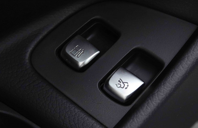 MERCEDES_MERCEDES_EKLASSE_2654598_27.jpg