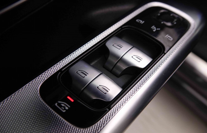 MERCEDES_MERCEDES_EQE_2550765_22.jpg
