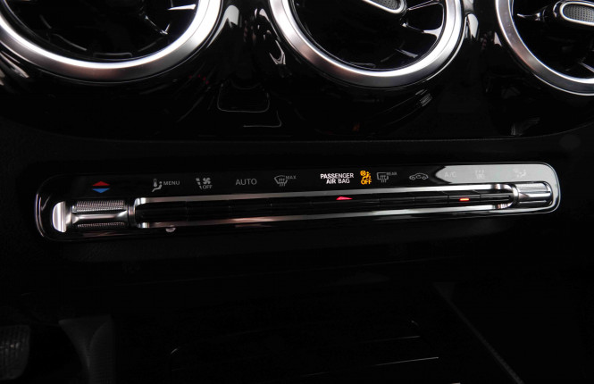 MERCEDES_MERCEDES_GLA_2549768_15.jpg
