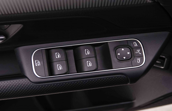 MERCEDES_MERCEDES_GLA_2549768_21.jpg