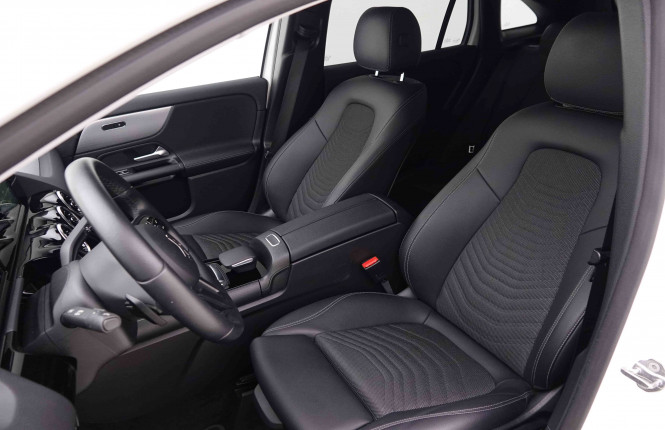 MERCEDES_MERCEDES_GLA_2549768_7.jpg