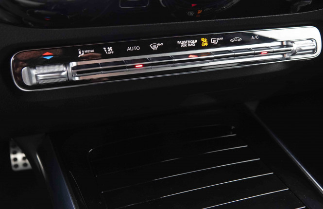 MERCEDES_MERCEDES_GLA_2550247_16.jpg