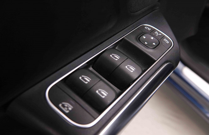MERCEDES_MERCEDES_GLA_2550247_23.jpg
