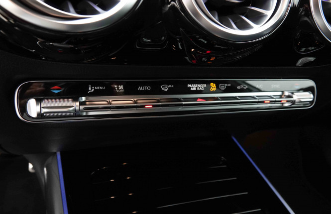 MERCEDES_MERCEDES_GLA_2653220_14.jpg