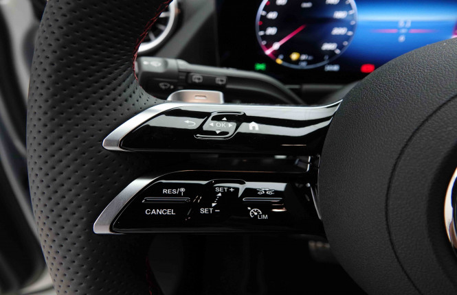 MERCEDES_MERCEDES_GLA_2653220_18.jpg