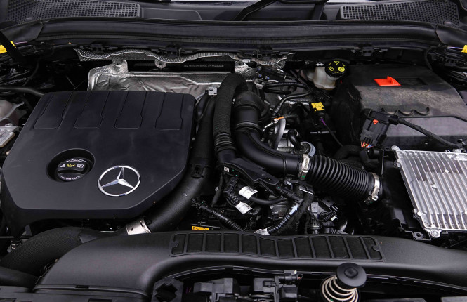 MERCEDES_MERCEDES_GLA_2655209_24.jpg