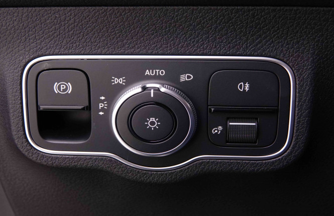 MERCEDES_MERCEDES_GLB_2549326_10.jpg