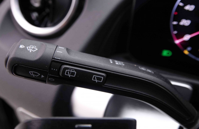MERCEDES_MERCEDES_GLB_2549326_18.jpg