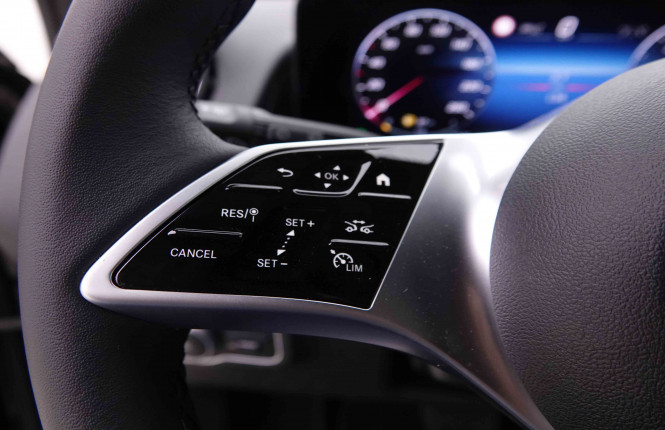 MERCEDES_MERCEDES_GLB_2549326_19.jpg