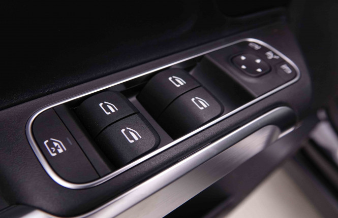 MERCEDES_MERCEDES_GLB_2549326_22.jpg