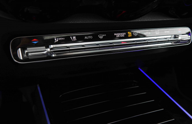 MERCEDES_MERCEDES_GLB_2550298_19.jpg