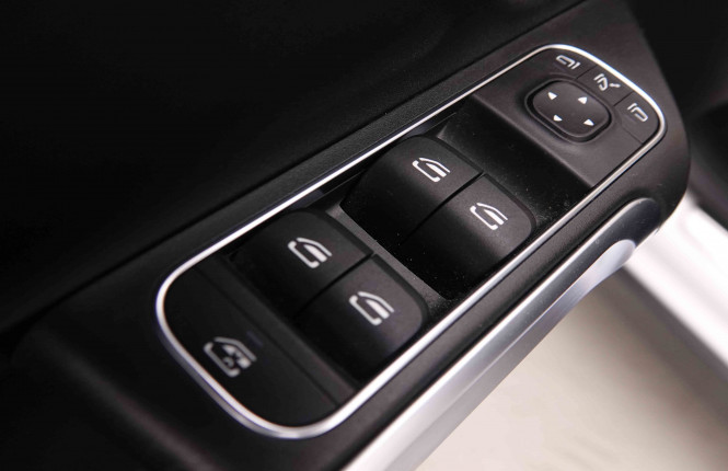 MERCEDES_MERCEDES_GLB_2550298_27.jpg