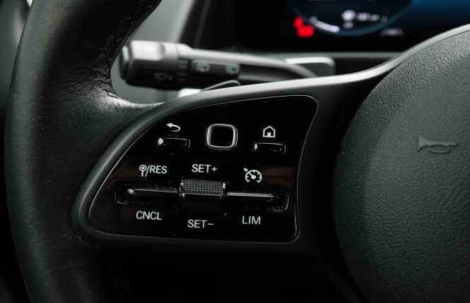 MERCEDES_MERCEDES_GLB_2654533_17.jpg