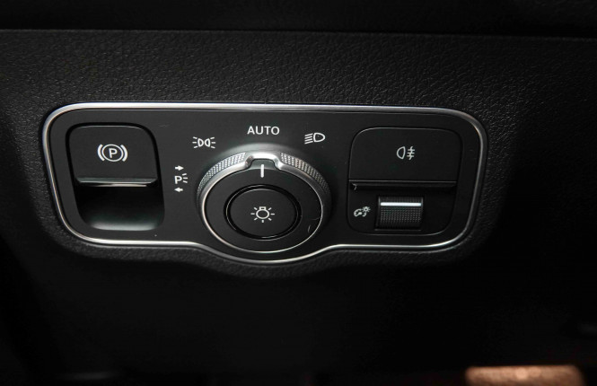 MERCEDES_MERCEDES_GLB_2654533_19.jpg