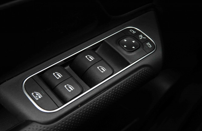 MERCEDES_MERCEDES_GLB_2654533_20.jpg