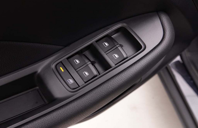 MG_MG_ZS_2551643_24.jpg MG_MG_ZS_2551643_24.jpg