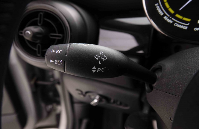 MINI_MINI_COOPERSE_2652955_18.jpg MINI_MINI_COOPERSE_2652955_18.jpg