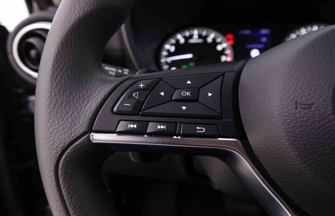 NISSAN_NISSAN_JUKE_2547612_16.jpg