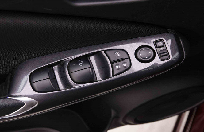 NISSAN_NISSAN_JUKE_2547614_17.jpg