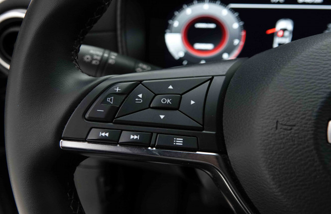NISSAN_NISSAN_JUKE_2653356_17.jpg