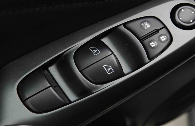 NISSAN_NISSAN_JUKE_2653357_18.jpg
